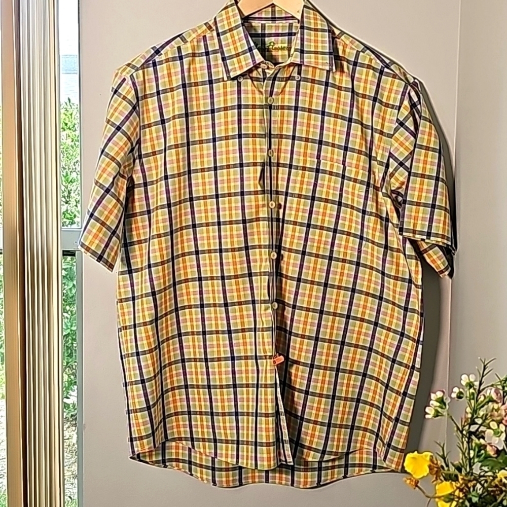 ALAN FLUSSER, Mens plaid short sleeve shirt.  Size large. Just dry cleaned. down